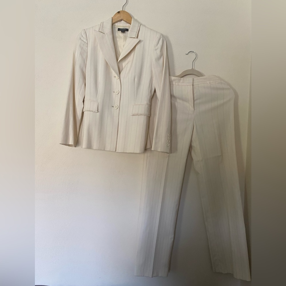 Tahari Petite Cream Pinstripe Suit Set Size 2P